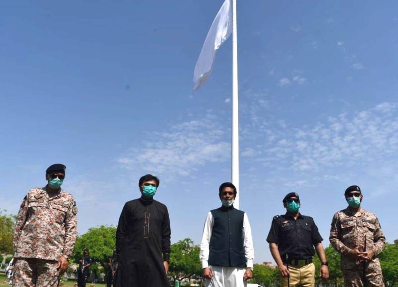 COVID-19: Sukkur mayor hoists world's largest white flag to salute frontline soldiers