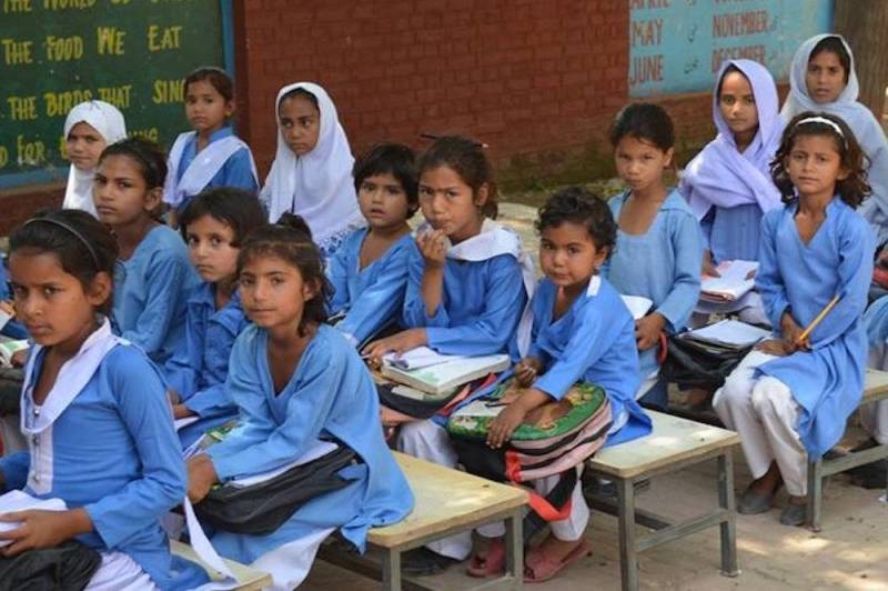 Federal govt takes decision about reopening schools across Pakistan