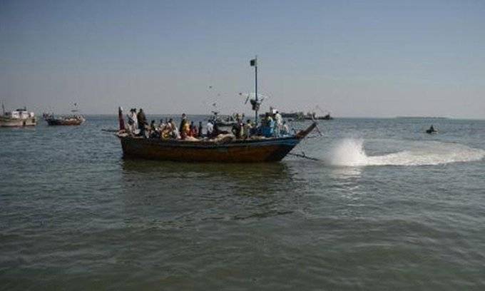 8 drowned as boat capsizes in Keenjhar Lake