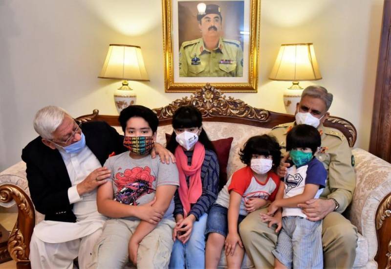 COAS Bajwa visits bereaved family of martyred Col Mujib