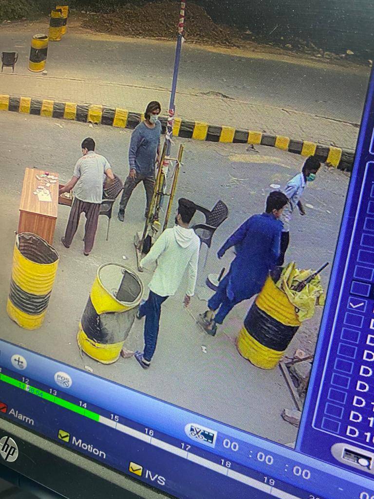 Robbery at Ferozepur Road toll plaza near Kasur