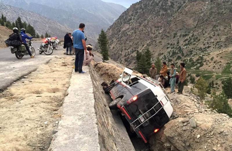 8 died on spot as van falls into ravine near Nowshera