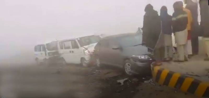 Several injured as fog triggers pile-up on Lahore-Sialkot motorway (VIDEO)