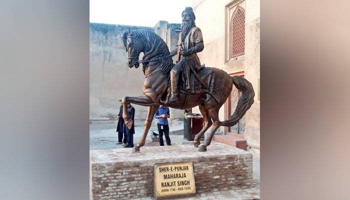 Man breaks arm of Raja Ranjit Singh’s statue at Lahore fort