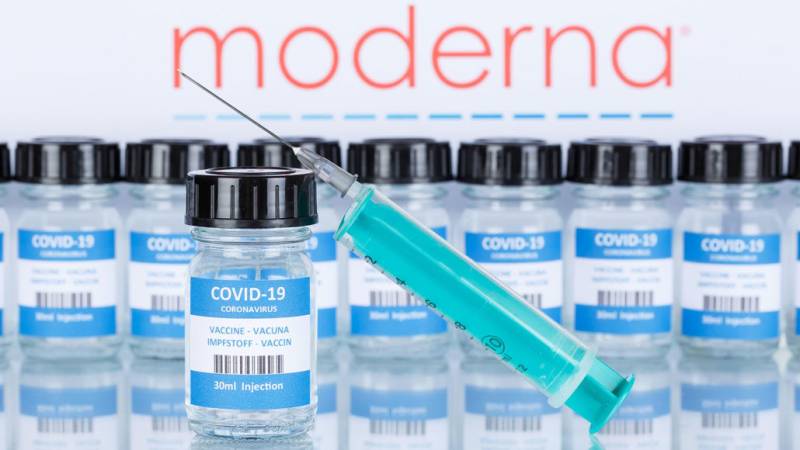 Moderna: US approves second Covid-19 vaccine