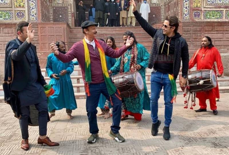 Netizens disappointed as Shaan, Ali Zafar dance outside Wazir Khan Mosque 
