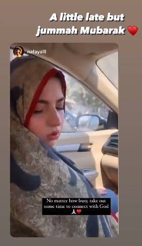 Watch #Pawri girl Dananeer Mobeen praying in car