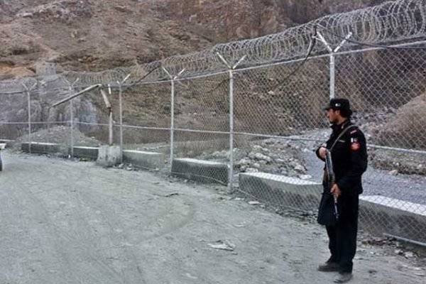 Pakistan says Iran border fencing to be completed this year