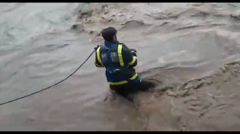 Rescue-1122 draws praise for saving drowning puppies in Swat (VIDEO)