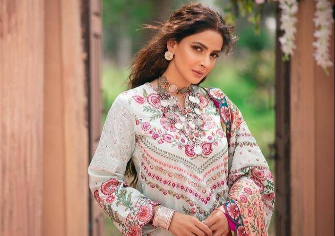 Celebrities back up Saba Qamar as she calls off wedding with Azeem Khan 