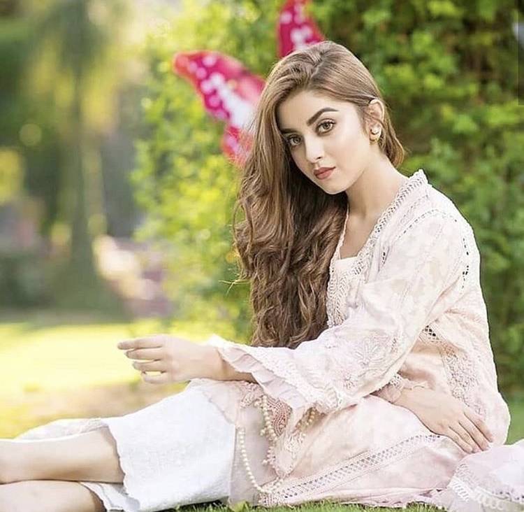 Alizeh Shah defies wardrobe backlash, responds to critics with new sizzling video