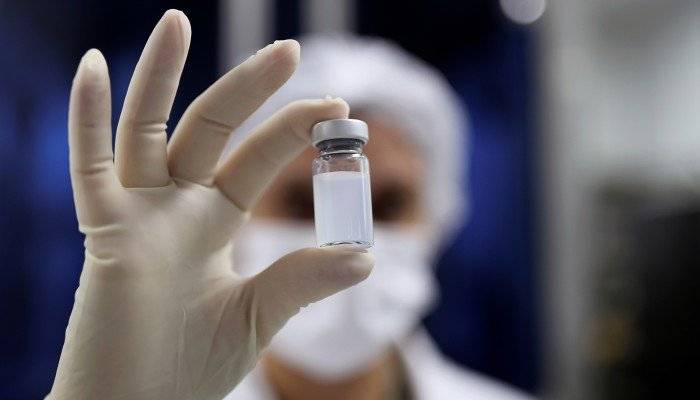 Pakistan starts vaccinating over-18s 