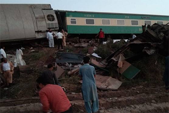 At least 62 killed, over 100 injured as two passenger trains collide in Sindh's Ghotki