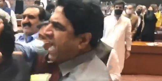 Watch — PTI MNA Ali Nawaz Awan caught hurling abuses at opposition lawmakers