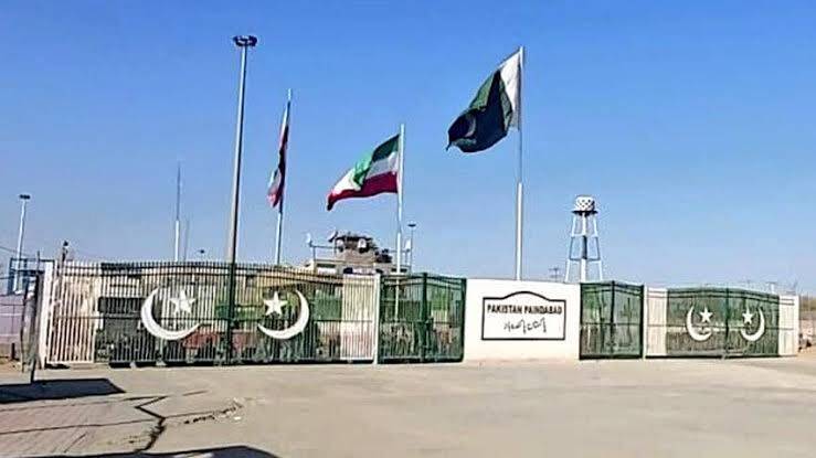 Pakistan shuts border with Iran over Covid fears