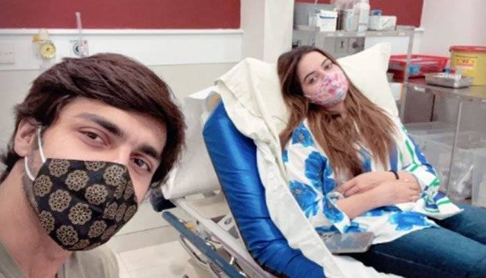 Fans worry as Minal Khan admitted to hospital