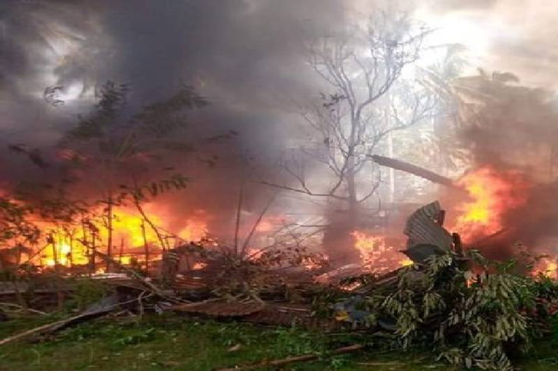 Philippine’s C-130 transporting troops crashes with 92 on board