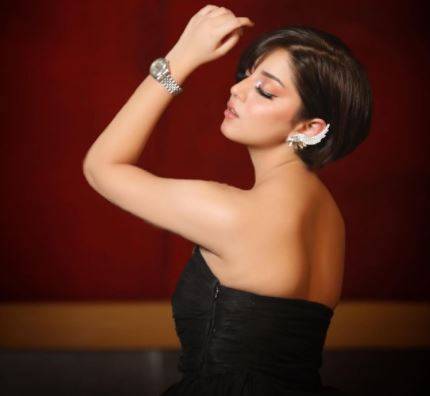 Alizeh Shah responds to trolls with new photo in strapless gown