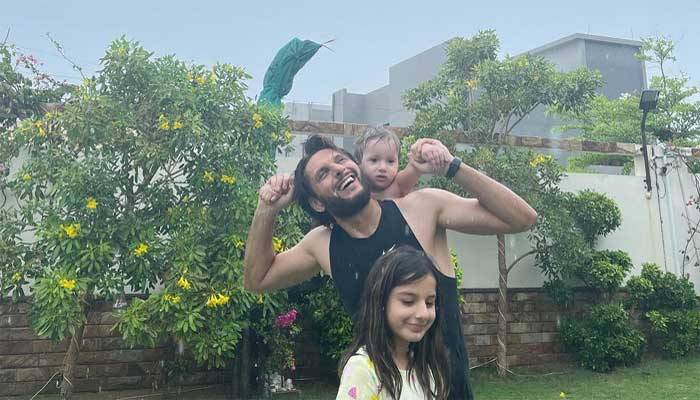 Shahid Afridi shares heartwarming father-daughter moments in rain