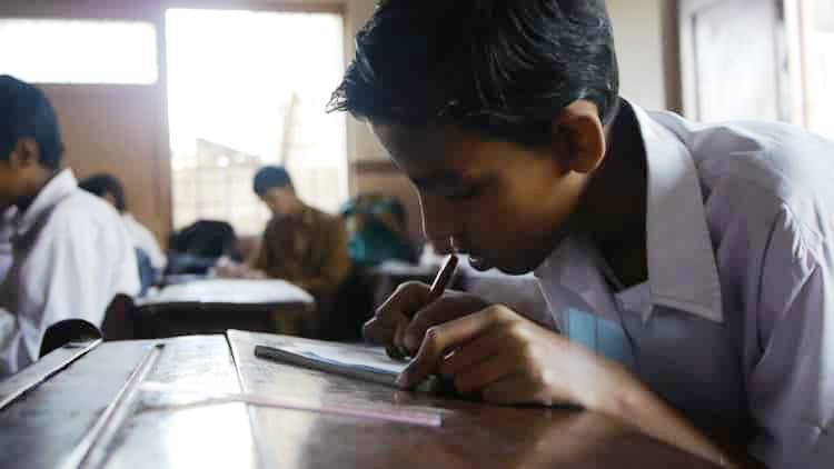 Cheating mafia on rampage as Physics paper of Grade 9 leaks in Karachi