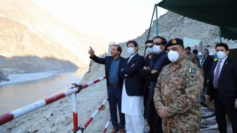 PM Imran promises 10 dams in next 10 years to avert water scarcity