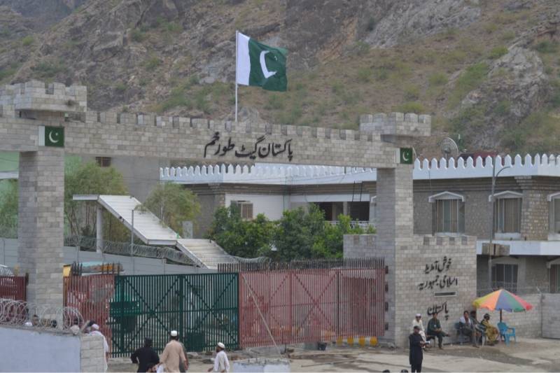 Pakistan shuts Torkham border after Taliban seize border crossing