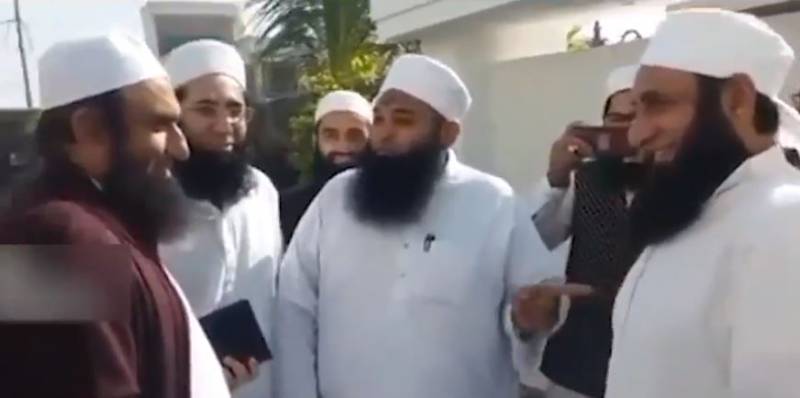 Viral video shows Maulana Tariq Jamil meeting his lookalike in Karachi