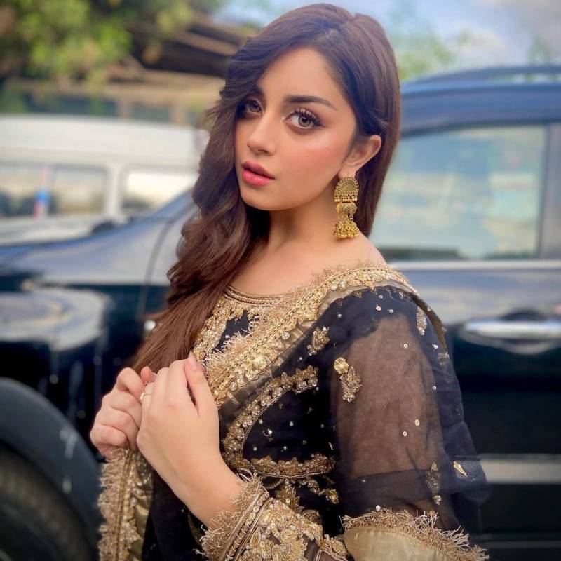 Alizeh Shah’s latest singing video suggests she is in love!