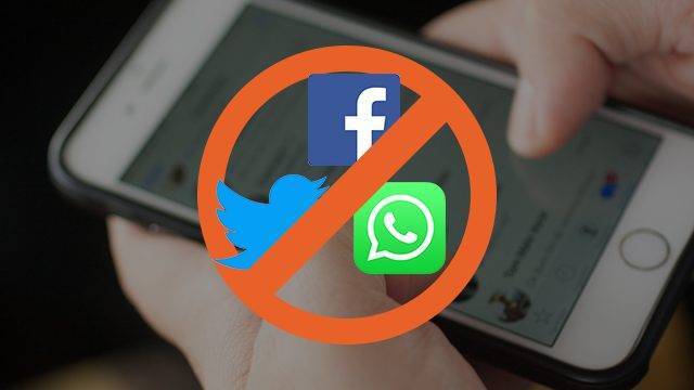 Pakistan bans use of social media by govt employees