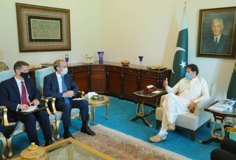 PM Imran urges world to show solidarity with Afghans
