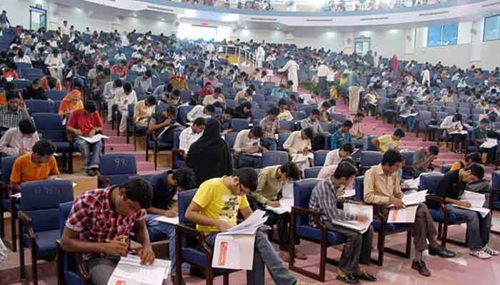 Sindh mulls lowering MDCAT passing marks amid public outcry against PMC