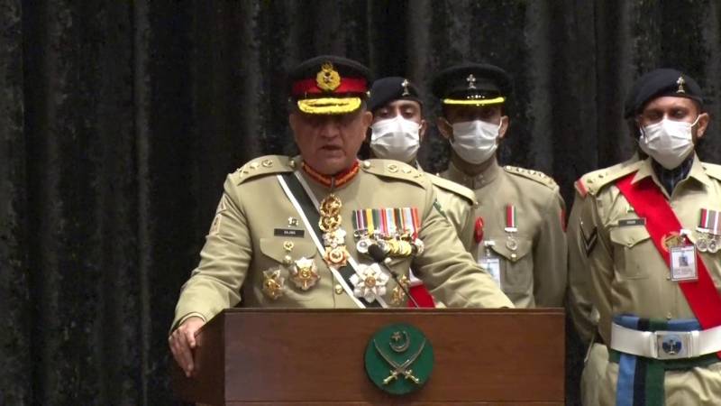 COAS Bajwa confers gallantry awards on army personnel at GHQ