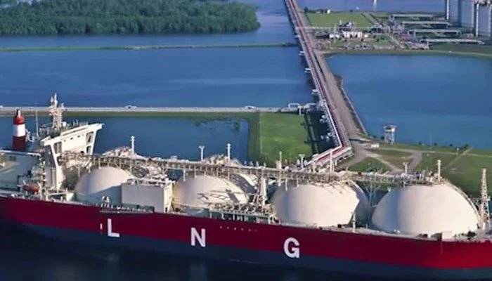Pakistan secures LNG cargoes from Qatar