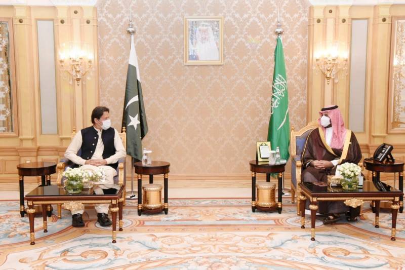 PM Imran holds meetings with Saudi crown prince, Bahraini counterpart (VIDEO)