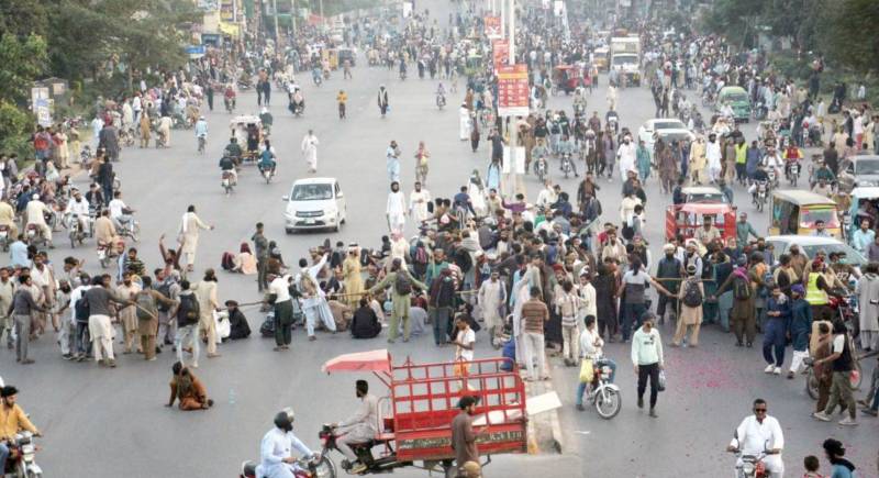 TLP protesters lift GT Road blockade, continue sit-in at Wazirabad despite accord to end impasse