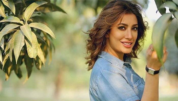 Mehwish Hayat spotted partying with friends in Dubai