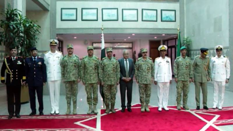 Pakistan Naval Chief meets Kuwait military top brass (VIDEO)