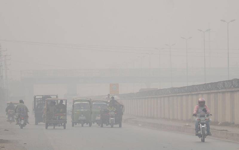 Record-breaking air pollution chokes Lahore as AQI crosses 700