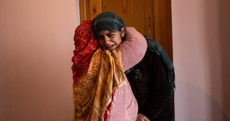 ‘They were laughing’: Grief-stricken Kashmiri girl narrates ordeal over father's killing in Hyderpora encounter (VIDEO)