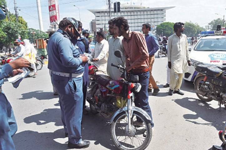 Lahore police raise fine for one-way traffic rule violation