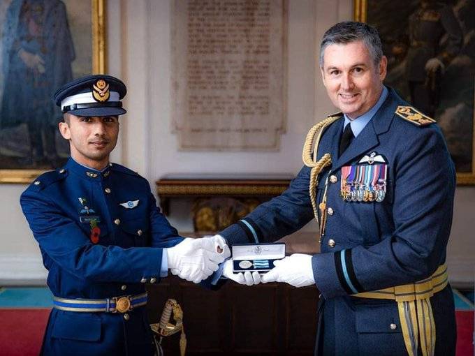 PAF Pilot Officer receives prestigious medal from Royal Air Force Academy
