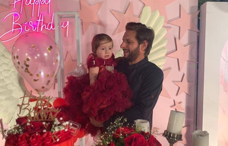 Shahid Afridi and Arwa give father-daughter goals in latest adorable video
