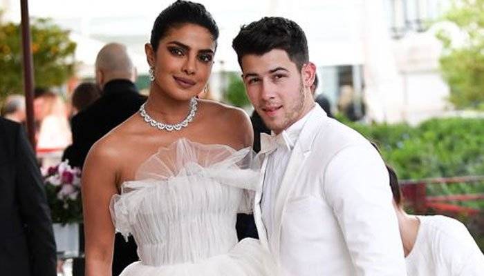 Priyanka Chopra roasts Nick Jonas after removing husband's surname