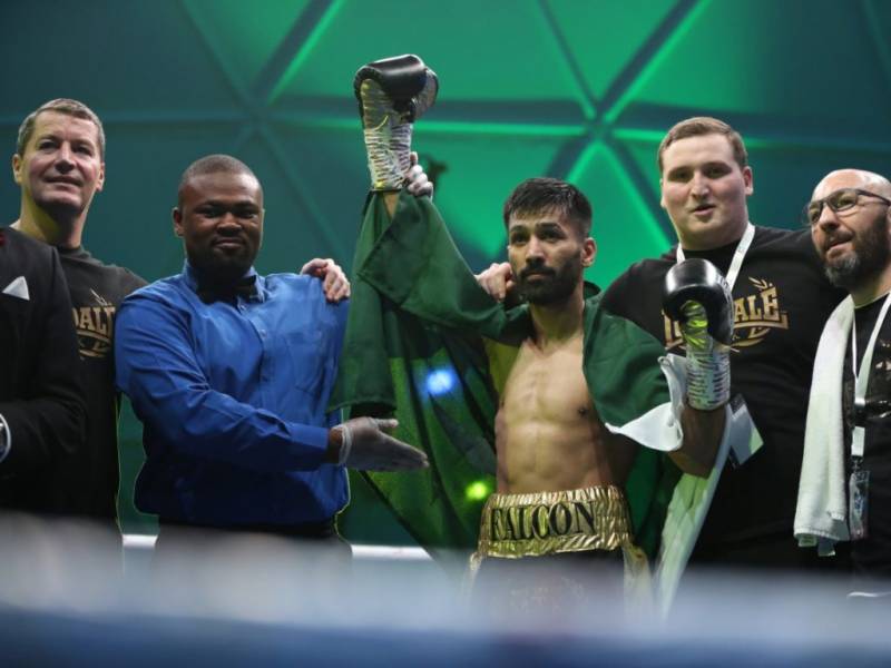Pakistan’s Muhammad Waseem beats Colombia's Barrera to bag WBC silver world title