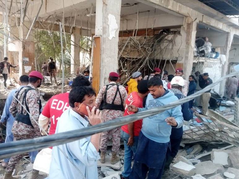 15 dead, 16 injured as explosion razes bank building in Karachi