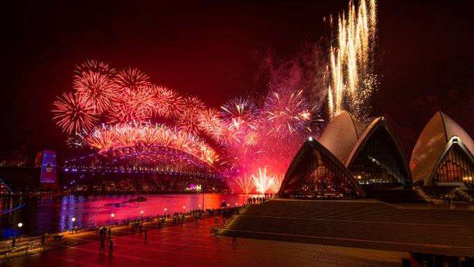 Dazzling fireworks staged in Sydney as world begins welcoming New Year (VIDEO)