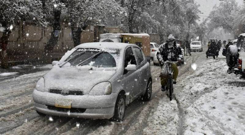 Cold wave may grip Pakistan in coming days as heavy showers, snowfall expected