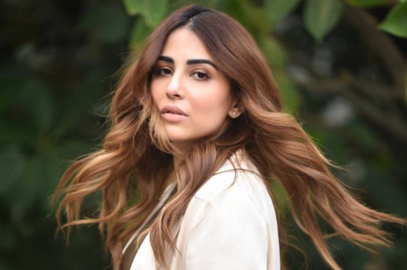 Ushna Shah claps back at trolls criticising her English accent