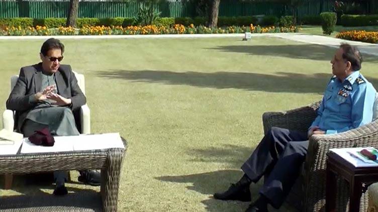 Air Chief Marshal Sidhu calls on PM Imran (VIDEO)