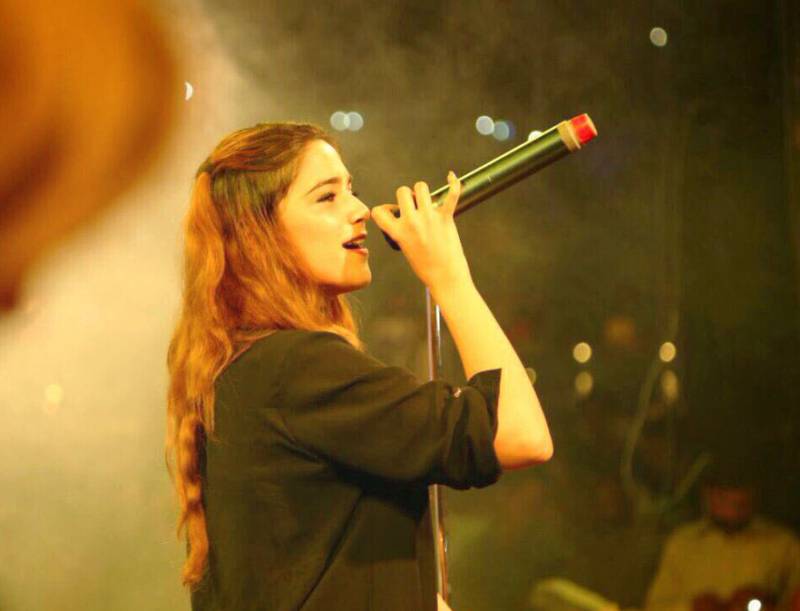 Aima Baig wins internet for stopping concert midway to check on injured fan (VIDEO)